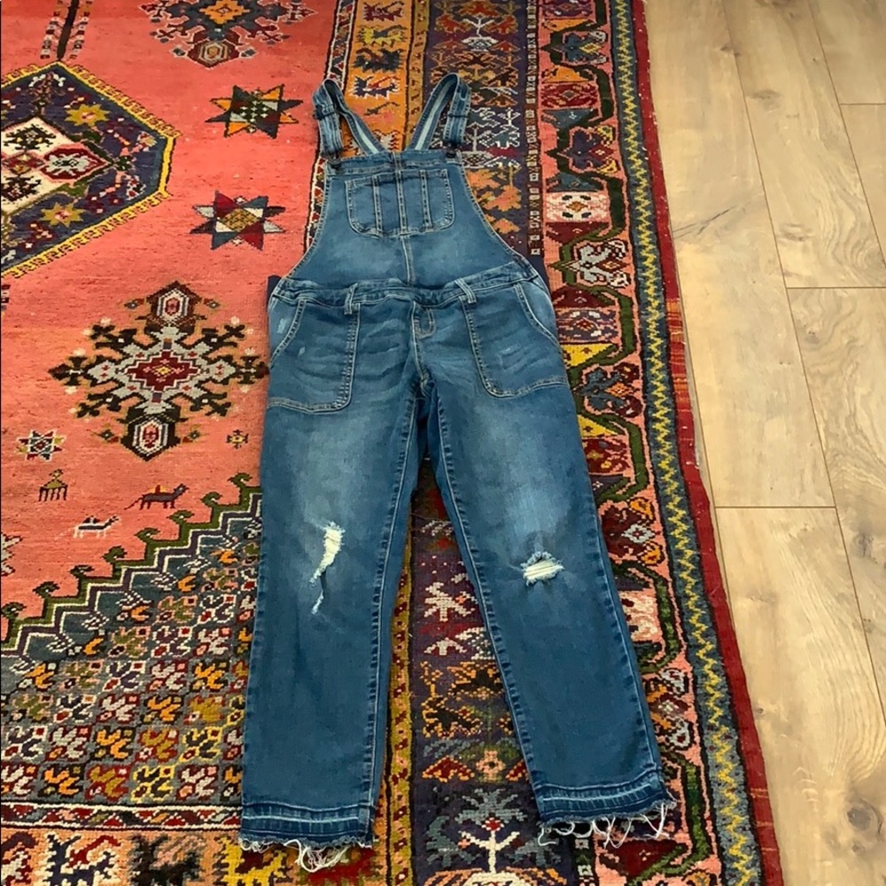 Maternity Overalls reserved for @aimeehunyor